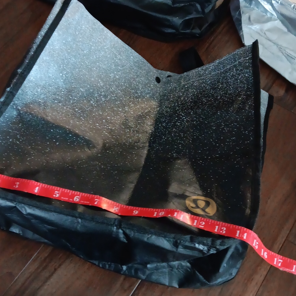 Lululemon shopping bag bundle - Picture 5 of 7